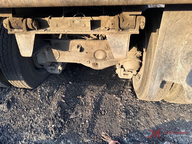 2017-mack-gu713-grantie-tri-axle-dump-truck-image-15