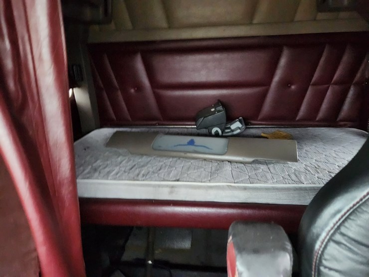2007-peterbilt-379-image-38