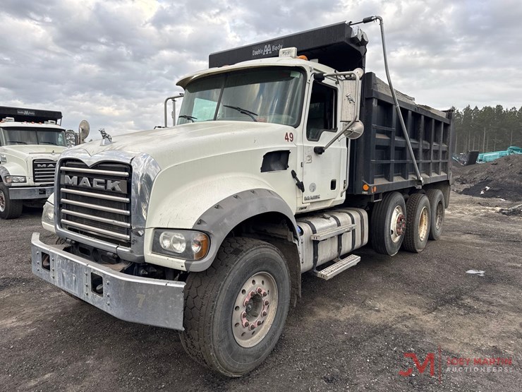 2016-mack-gu713-grantie-tri-axle-dump-truck-image-4