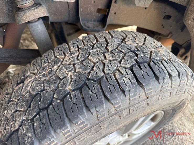 2010-toyota-tundra-sr5-image-17