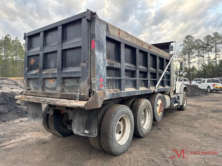 2016-mack-gu713-grantie-tri-axle-dump-truck-image-3