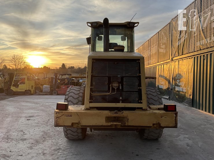 2002-caterpillar-938g-image-3