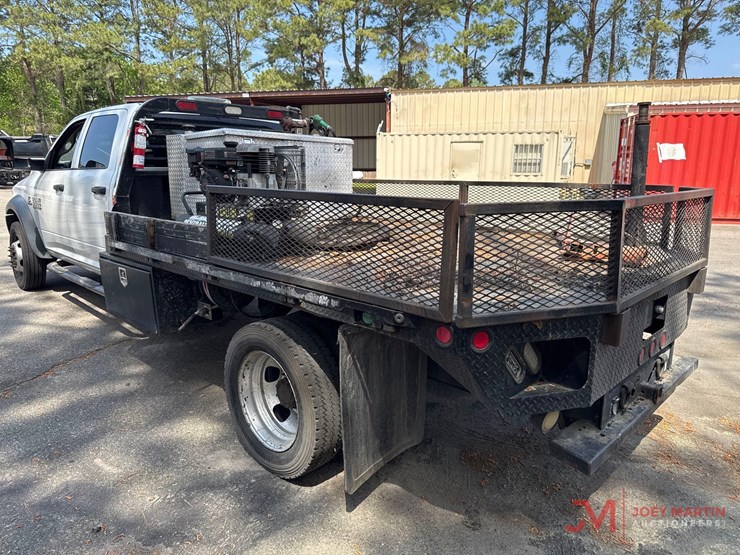 2014-ram-5500-heavy-duty-flatbed-truck-image-3