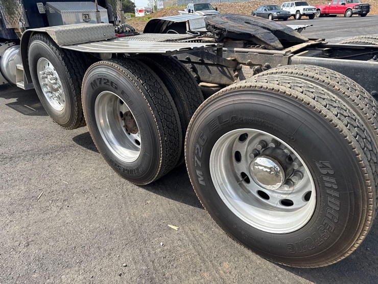 2007-peterbilt-379-image-16