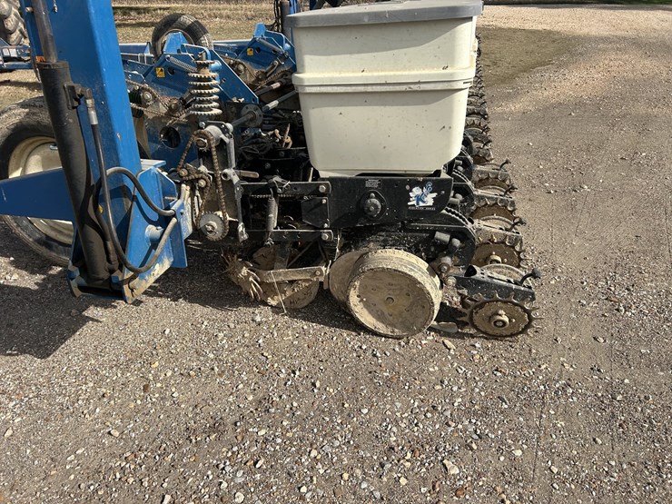 kinze-3700-image-11