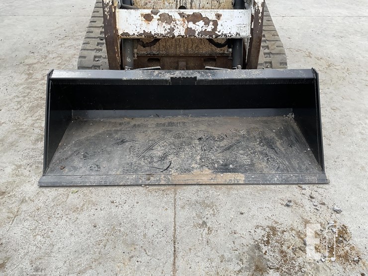 2010-bobcat-t190-image-11