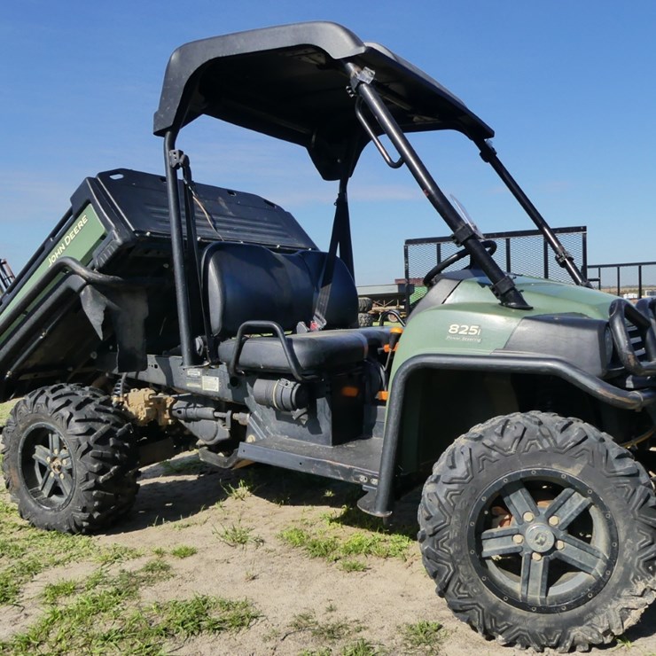 2013 John Deere 825I