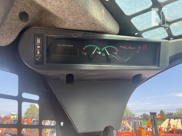 2023-deere-317g-image-16