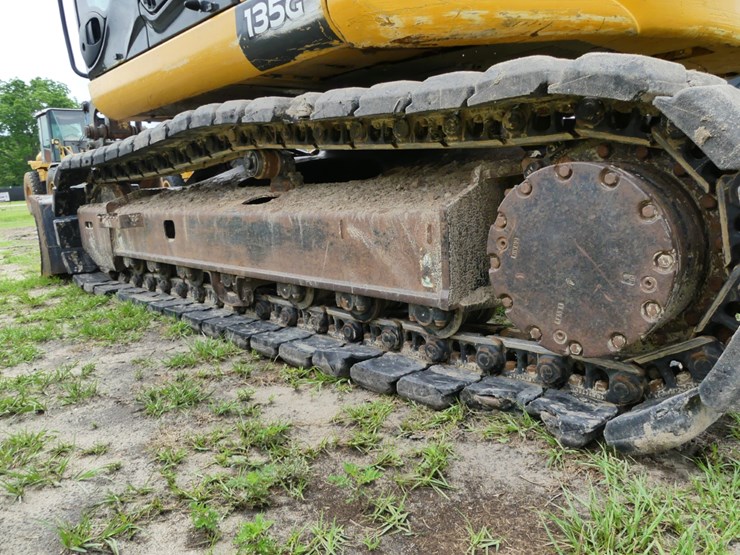 deere-135g-image-5