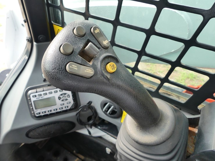 2023-bobcat-t770-image-13