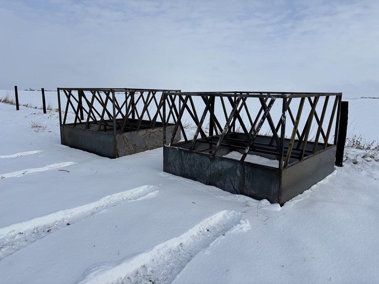 new/unused-steel-skirted-haysaver-feeder-image-1