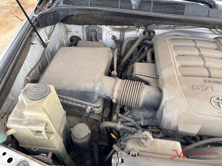 2010-toyota-tundra-sr5-image-19