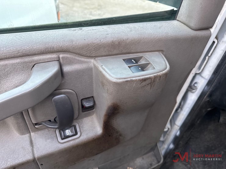 2020-chevrolet-3500-image-14