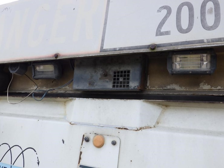 2003-freightliner-fc70-image-11