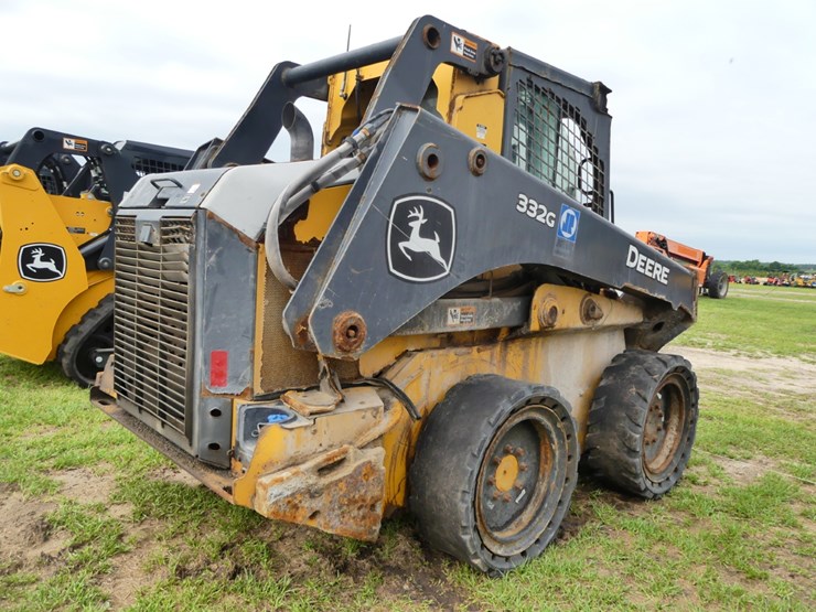 deere-332g-image-3