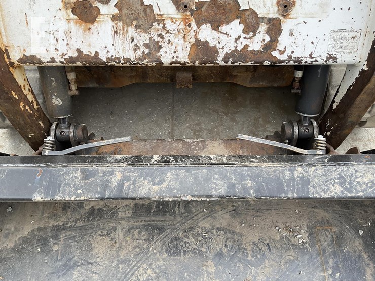 2010-bobcat-t190-image-12