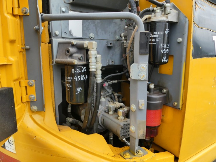 deere-135g-image-11