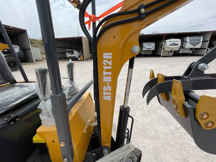 #3015-•-unused-2026-rt12r-mini-excavator-image-11