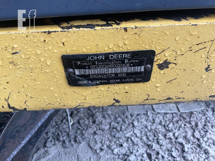 2011-deere-120d-image-17
