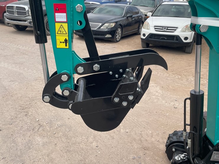 #3005-•-unused-2026-cfg-mini-excavator-image-7