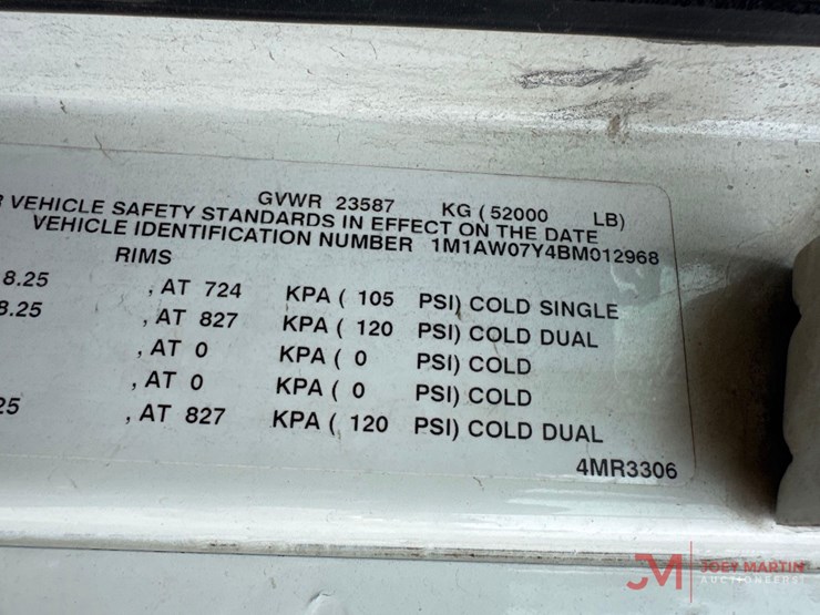 2011-mack-pinnacle-cxu613-image-45