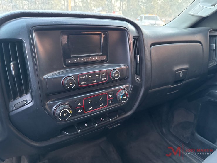 2015-gmc-2500-image-17