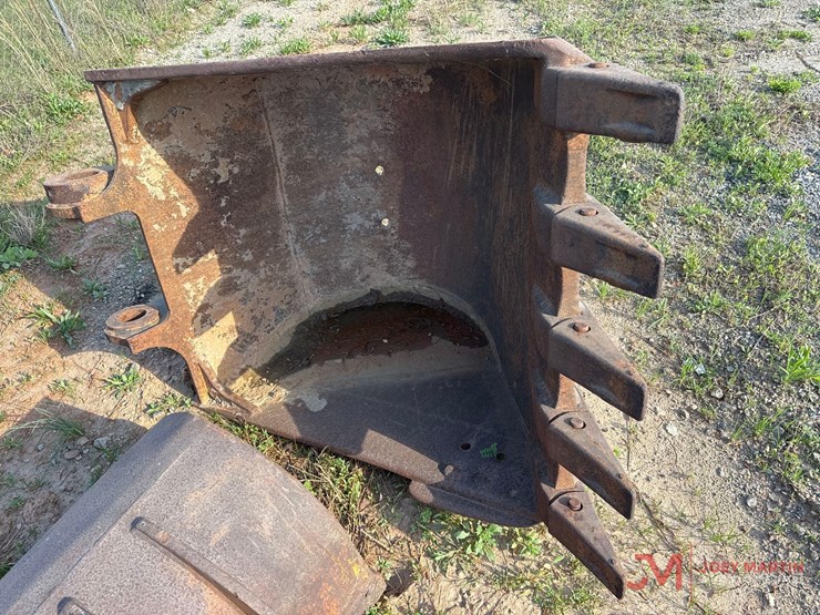 41"-excavator-tooth-bucket,-82mm-pin-hole-image-1