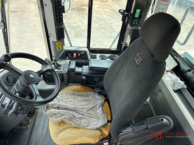 2013-caterpillar-950k-image-28
