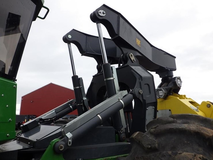 2022-deere-648l-image-19