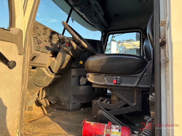 2014-mack-gu713-grantie-tri-axle-dump-truck-image-23