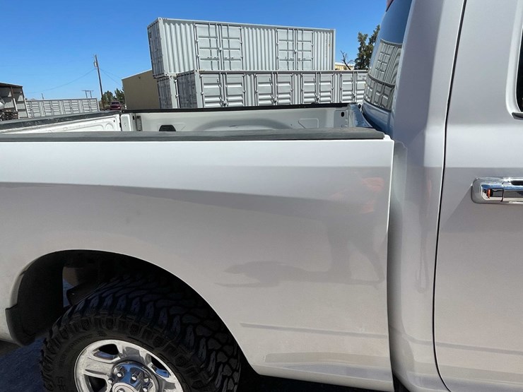 2016-dodge-2500-image-30