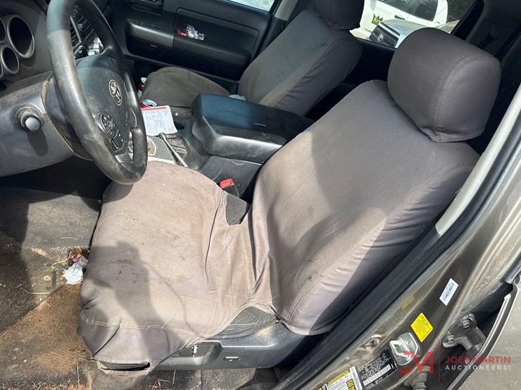 2011-toyota-tundra-sr5-image-36