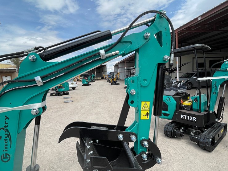 #3004-•-unused-2026-cfg-mini-excavator-image-10
