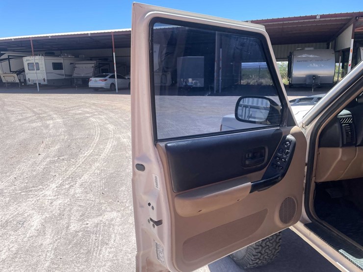 #152-•-2000-jeep-4x4-(has-tx-rebuilt-salvage-title)-image-48