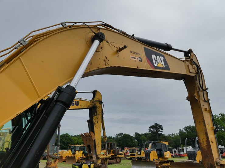 caterpillar-323-image-7