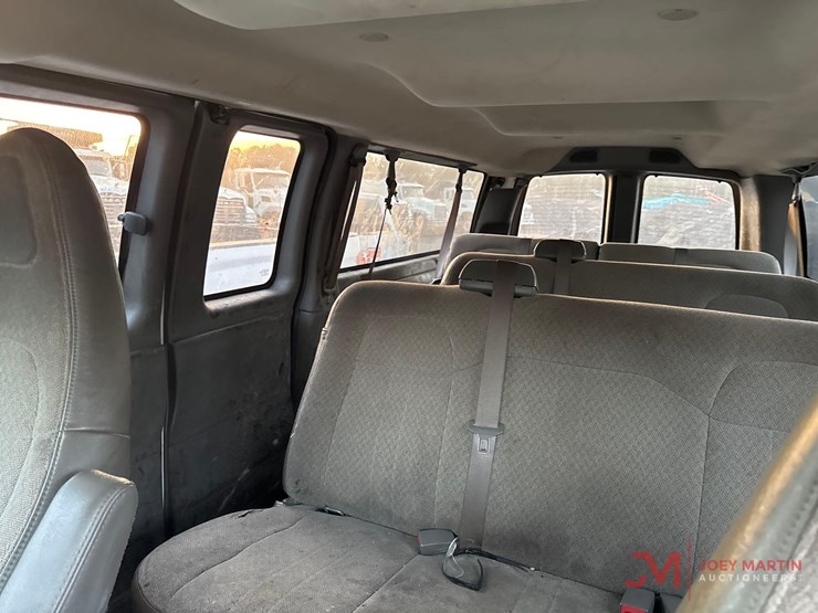 2020-chevrolet-3500-image-16