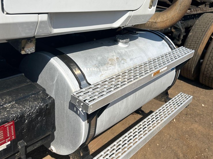 2000-mack-ch613-image-8