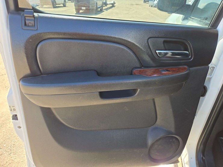 2011-chevrolet-silverado-2500-image-9
