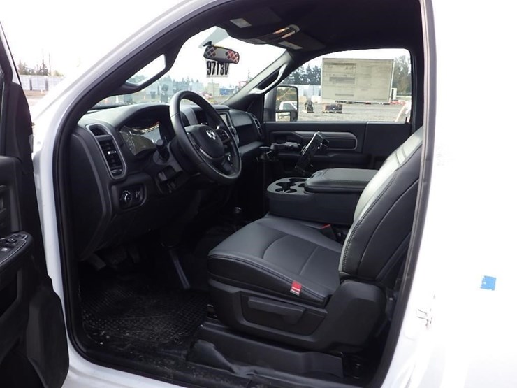 2024-dodge-ram-2500-image-36
