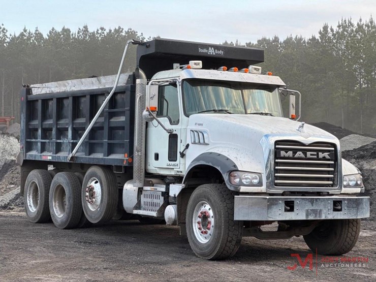 2017-mack-gu713-grantie-tri-axle-dump-truck-image-1