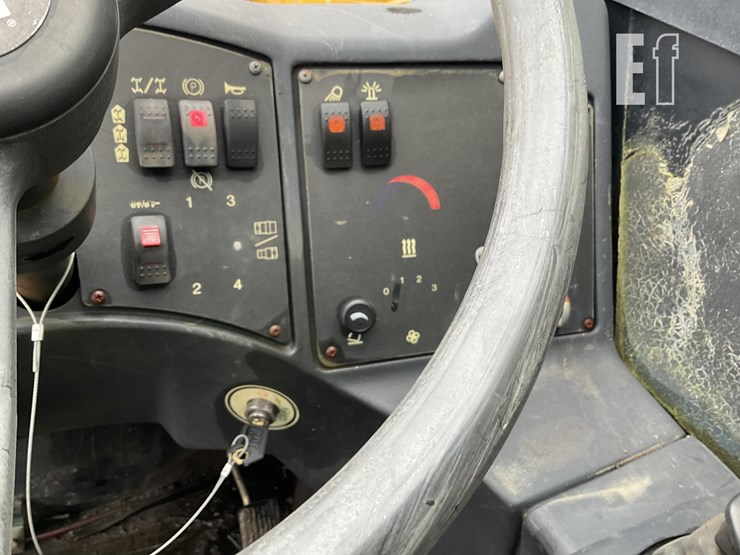 2014-caterpillar-tl642c-image-11