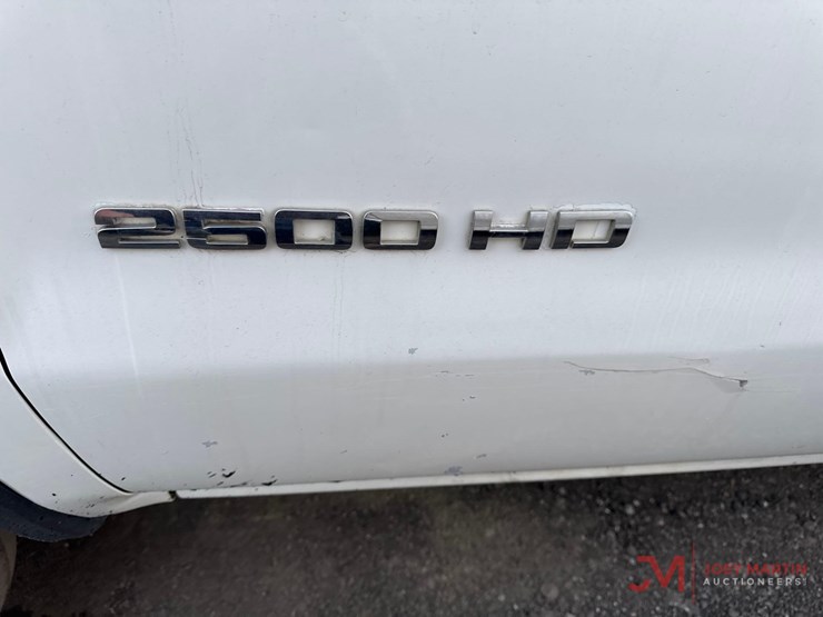 2015-gmc-2500-image-6