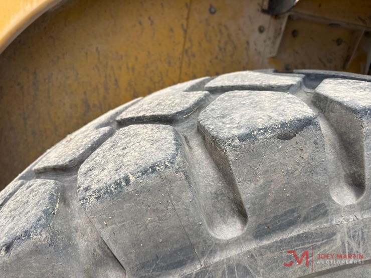 2013-caterpillar-950k-image-19