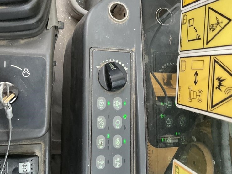 2015-caterpillar-m313d-image-13