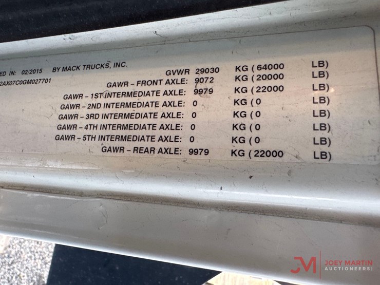 2016-mack-gu713-grantie-tri-axle-dump-truck-image-29