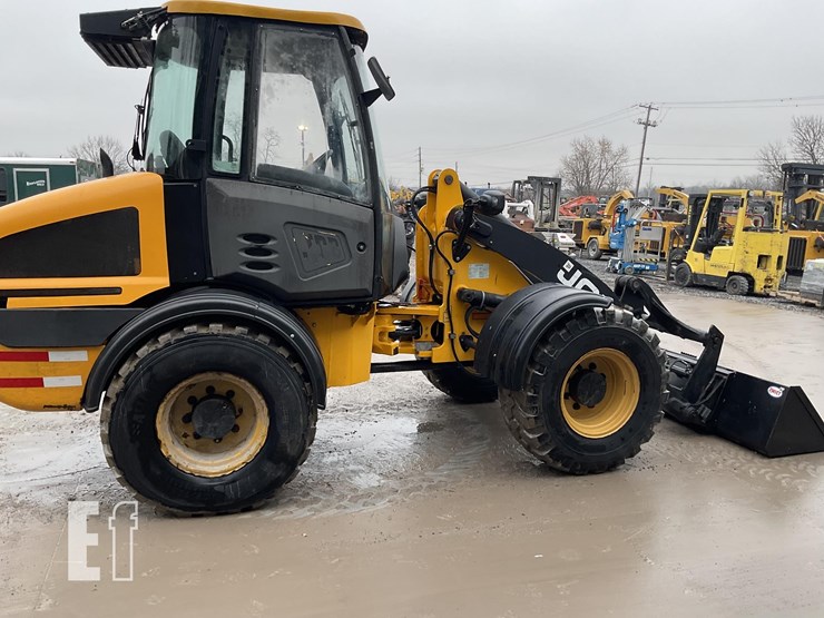 2010-jcb-409-image-5