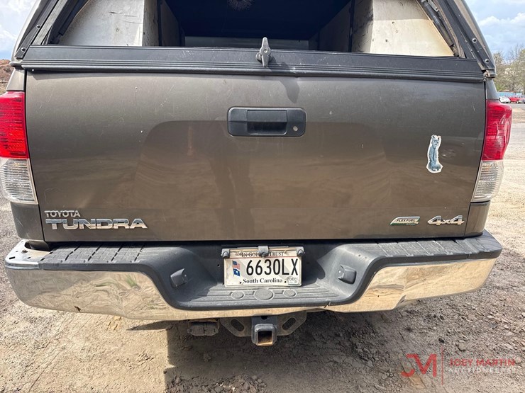 2011-toyota-tundra-sr5-image-21
