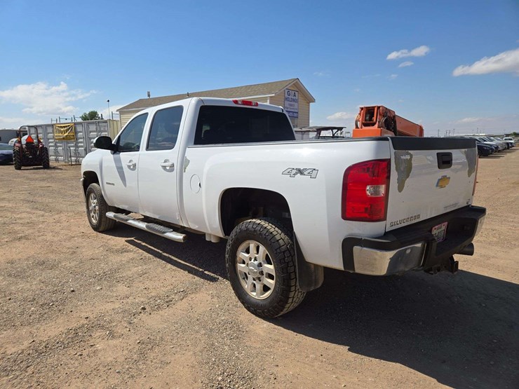 2011-chevrolet-silverado-2500-image-4