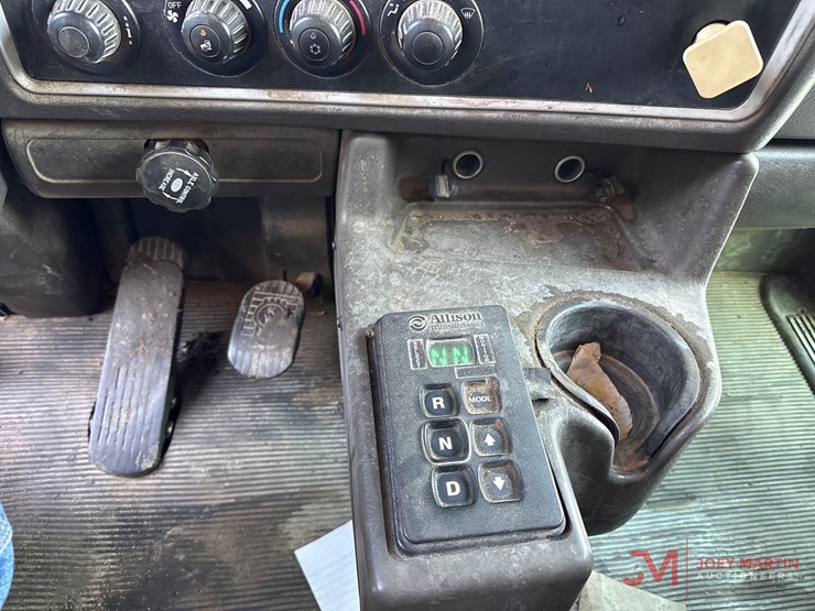 2013-kenworth-t800-image-30