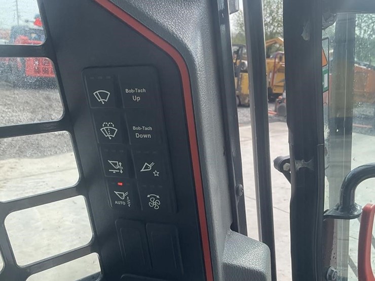 2021-bobcat-s76-image-14